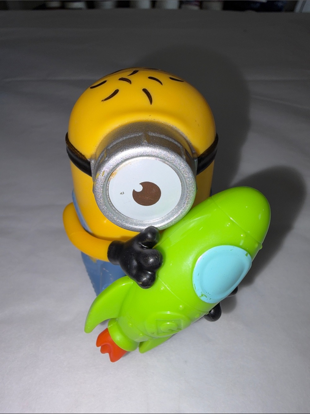 McDonald’s Universal Yellow & Blue Minion Character Figure Set - Picture 10 of 14